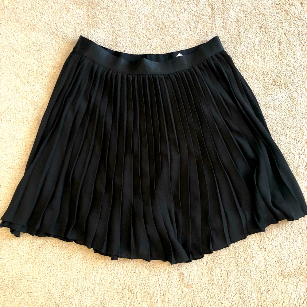 Express black pleated skirt